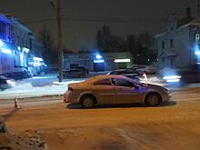 В Вологде иномарка сбила мужчину, выбежавшего на проезжую часть 