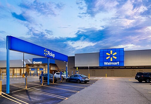 Walmart повысит минимальную зарплату сотрудников на 17%