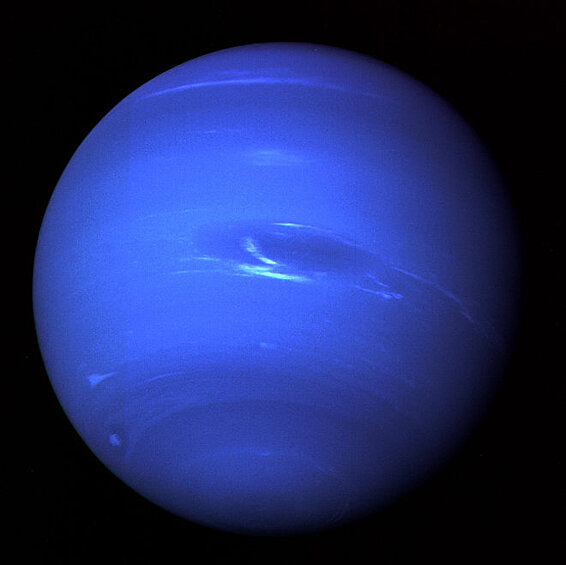Нептун, снятый "Вояджером-2" в августе 1989 года.