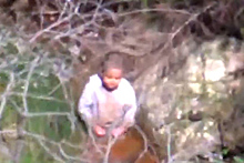 Сбежавшего трехлетнего мальчика нашли недалеко от дома пьющим воду из ручья