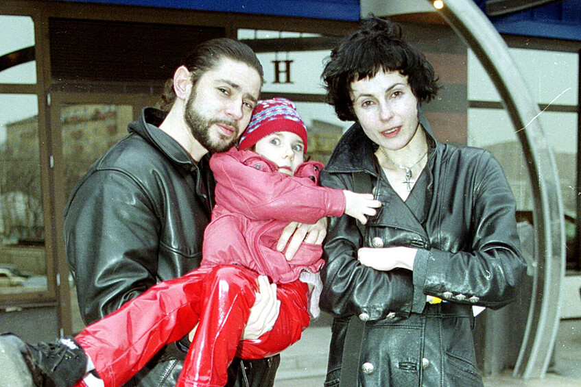 Актер Валерий Николаев с женой, актрисой Ириной Апексимовой, и их дочерью Дарьей