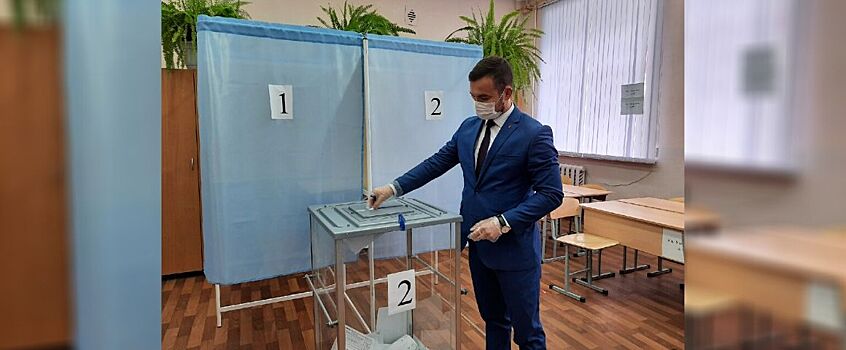 Руководитель «Молодой Гвардии Единой России» по Ижевску Евгений Хафизов проголосовал по поправкам в Конституцию
