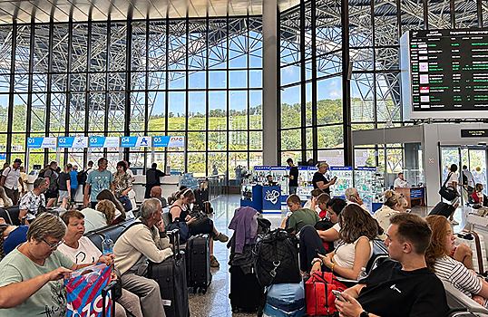 Из-за воздушных ограничений в Краснодарском крае тысячи людей застряли в аэропортах
