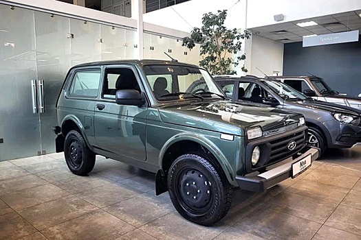Начались продажи Lada Niva Legend в цвете "Амазония": авто сняли на фото