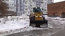 В Калининграде жильцы нового ЖК ополчились на ленивого дворника, который закидал газоны наледью и грязью после снегопадов