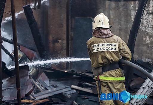 Огонь был рядом с причалом: ночью пожар в Ростове тушили 44 человека