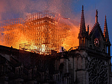 Президент Франции пообещал восстановить Нотр-Дам