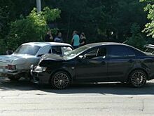 На Танкистов «Волга» не проскочила перед иномаркой