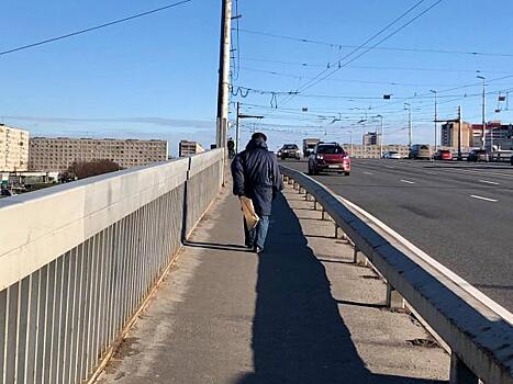 В Тюмени ограничили движение на Пермякова из-за рухнувшего автокрана