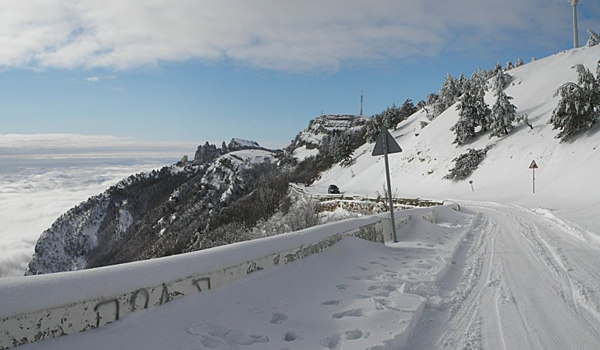 Власти Крыма объявили штормовое предупреждение