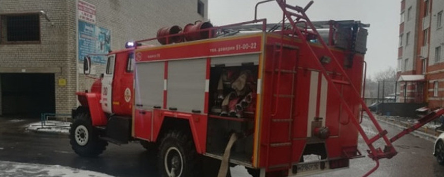 В Курске на улице Ольшанского потушили горящий автомобиль