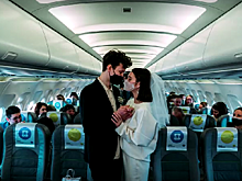 Россияне сыграли свадьбу на небесах