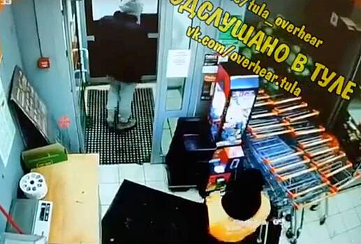 Россиянин ударил ножом в шею продавщицу ночного магазина и попал на видео