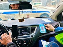 Красногорские Госавтоинспекторы поздравили таксистов с праздником