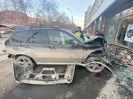 Момент скандального ДТП с BMW в Новосибирске попал на видеорегистратор