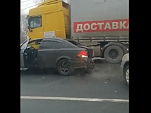 В Рязани на Московском шоссе образовалась пробка из-за ДТП с фурой