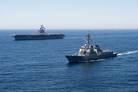 Командующий ВМС США пригрозил сбивать и топить русские самолеты и корабли у Крыма