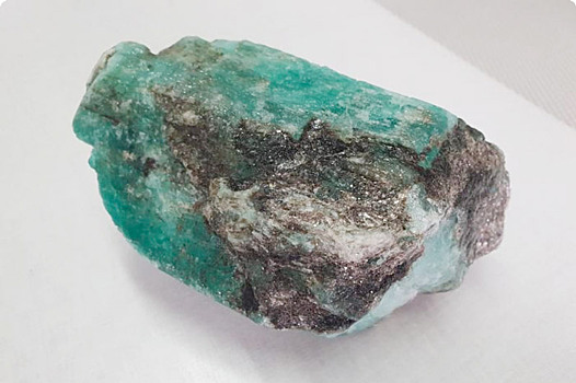 Найден самый крупный изумруд за последние 30 лет