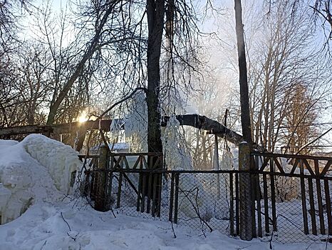 Хлещет кипяток: в Костроме произошла авария на теплотрассе