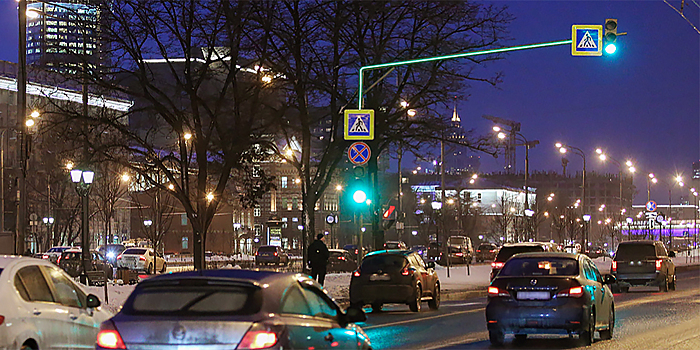 Светофоры с инновационной подсветкой переходов оборудовали еще на 25 столичных магистралях