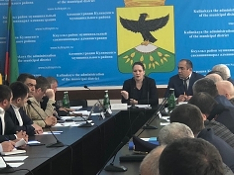 Екатерина Толстикова провела выездное совещание в Кулинском районе