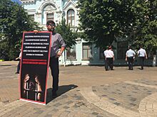 На одиночный пикет к адвокату Алексею Аванесяну пришла полиция с провокаторами