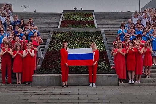 В акции поддержки российской армии в СВО "Встанем" приняли участие тысячи молодых россиян