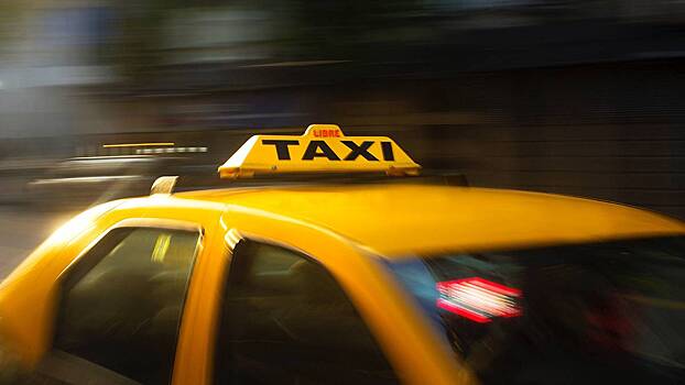 Водители легковых такси смогут оформлять разрешение на работу на mos.ru