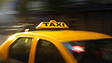 Британские таксисты начали массово увольняться из-за роста цен на топливо