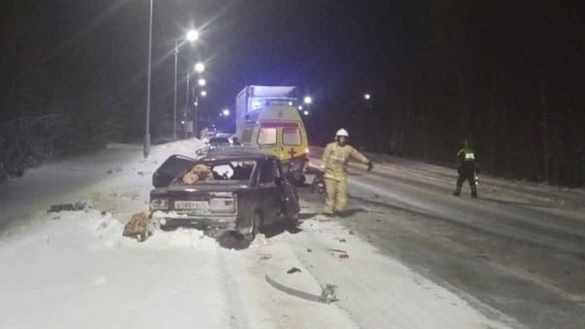 Двое пенсионеров погибли в ДТП на трассе в Пуровском районе. ФОТО