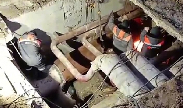 В Волгограде завершают ремонт на трубопроводе после коммунальной аварии