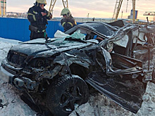 КамАЗ и Mercedes столкнулись лоб в лоб под Новосибирском