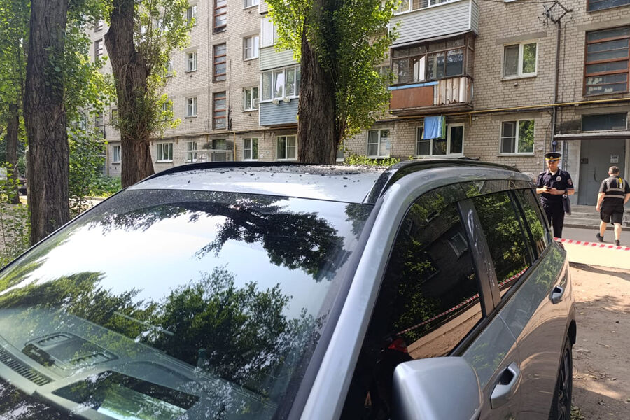 Мэр Воронежа Петрин: в результате падения обломков БПЛА поврежден автомобиль