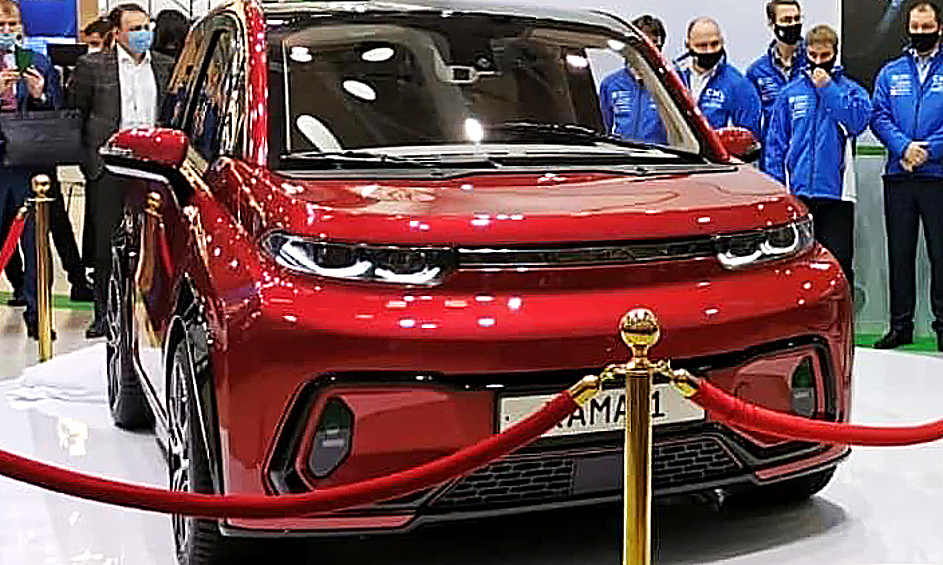 Разработкой автомобиля занимались ПАО «КАМАЗ» совместно с Санкт-Петербургским политехническим университетом Петра Великого (СПбПУ).  Длинна трехдверки составляет 3,4 м, ширина — 1,7 м, а высота — 1,6 метров, клиренс кроссовера — 160 миллиметров . Четырехместный автомобиль получиn светодиодную оптику, динамические указатели поворота.