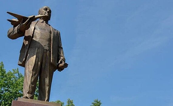 День в истории: памятник Туполеву, "трофейное дело" и Пулитцеровская премия
