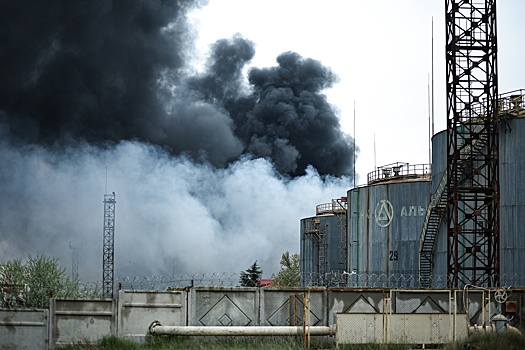 Пожар на нефтебазе в Севастополе полностью потушен