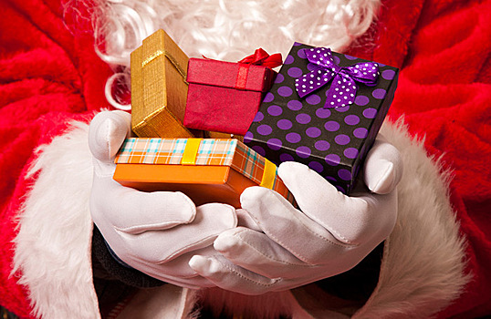 Корпоративные подарки на Новый год: антиковидные средства, ароматы и мастер-классы онлайн