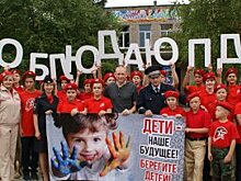 Актер Андрей Фролов разъяснил новгородским школьникам, как стать заметнее в условиях недостаточной видимости