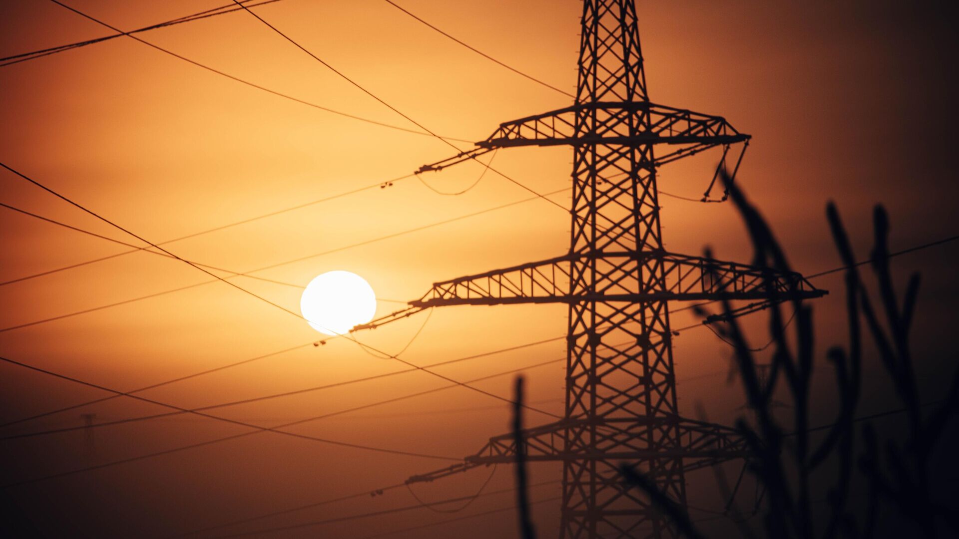 Минобороны заявило о двух новых атаках Украины на энергетические объекты России