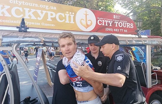 На Украине арестовали туриста в футболке с флагом РФ