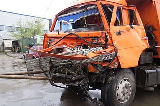 В Мордовии лишенный прав мужчина на "КамАЗе" устроил смертельное ДТП