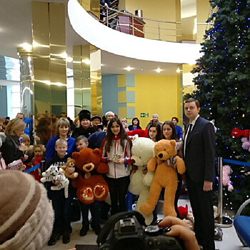 Загитова и Медведева передали все подарки болельщиков в Ялгинский детский дом