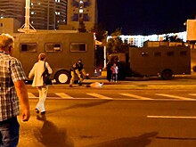 Белорусский омоновец и задержанный: полное видео с героями мема