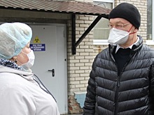 Владимир Киселёв передал в больницы региона защитные боксы и лицевые экраны