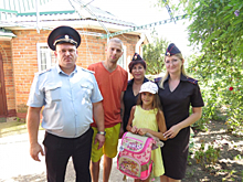 В Краснодарском крае полицейские и общественники оказали адресную помощь в рамках акции «Помоги пойти учиться»