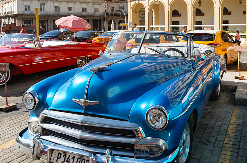 Винтажные автомобили в Гаване