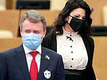 "Крестоносцы в Думе": Депутаты начали носить значки-обереги для "отпугивания" коронавируса