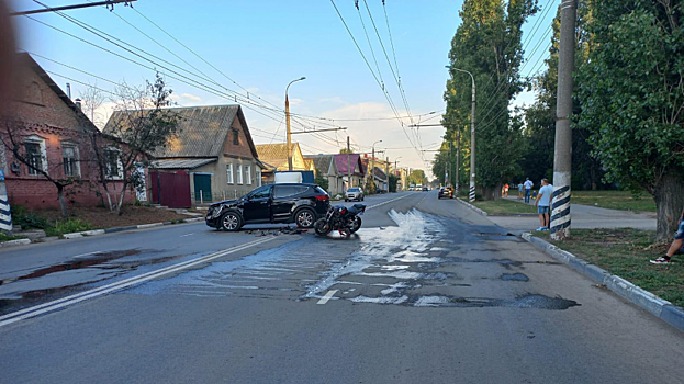В Балакове мотоциклист врезался в «Хендэ» и попал в больницу