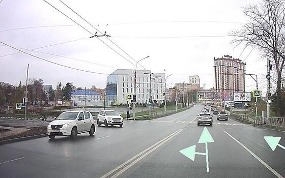 В Рязани началась установка светофора на улице Спортивной за 6 млн рублей