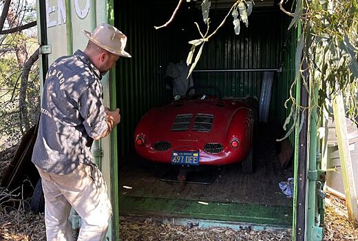 Редчайший 66-летний Porsche обнаружили в запертом контейнере. Он простоял там 35 лет и отлично сохранился